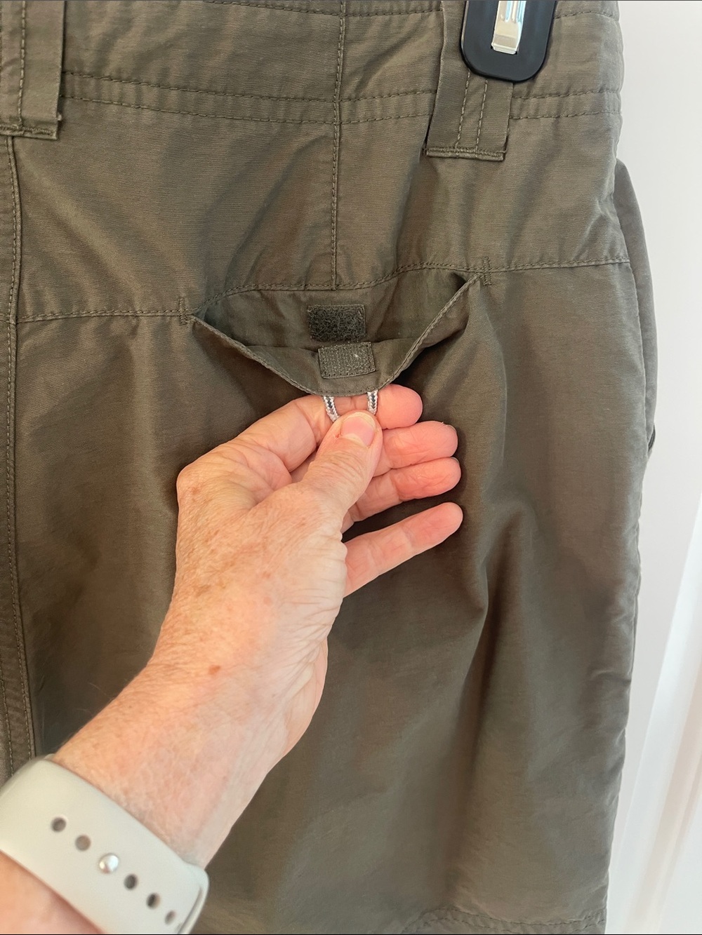 Columbia Women's Olive Cargo Shorts/ High Waisted - Picture 10 of 13